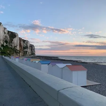 Spacieuse Maison Bleue, Au Centre Des Cordiers *