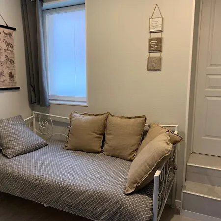 Holiday home Spacieuse Maison Bleue, Au Centre Des Cordiers *