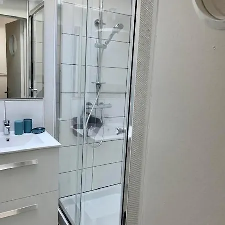 Holiday home Spacieuse Maison Bleue, Au Centre Des Cordiers *