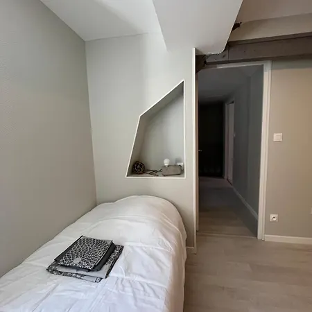 Holiday home Spacieuse Maison Bleue, Au Centre Des Cordiers